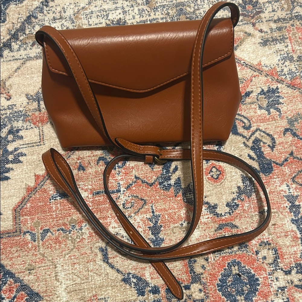Universal Thread Tan Crossbody Bag